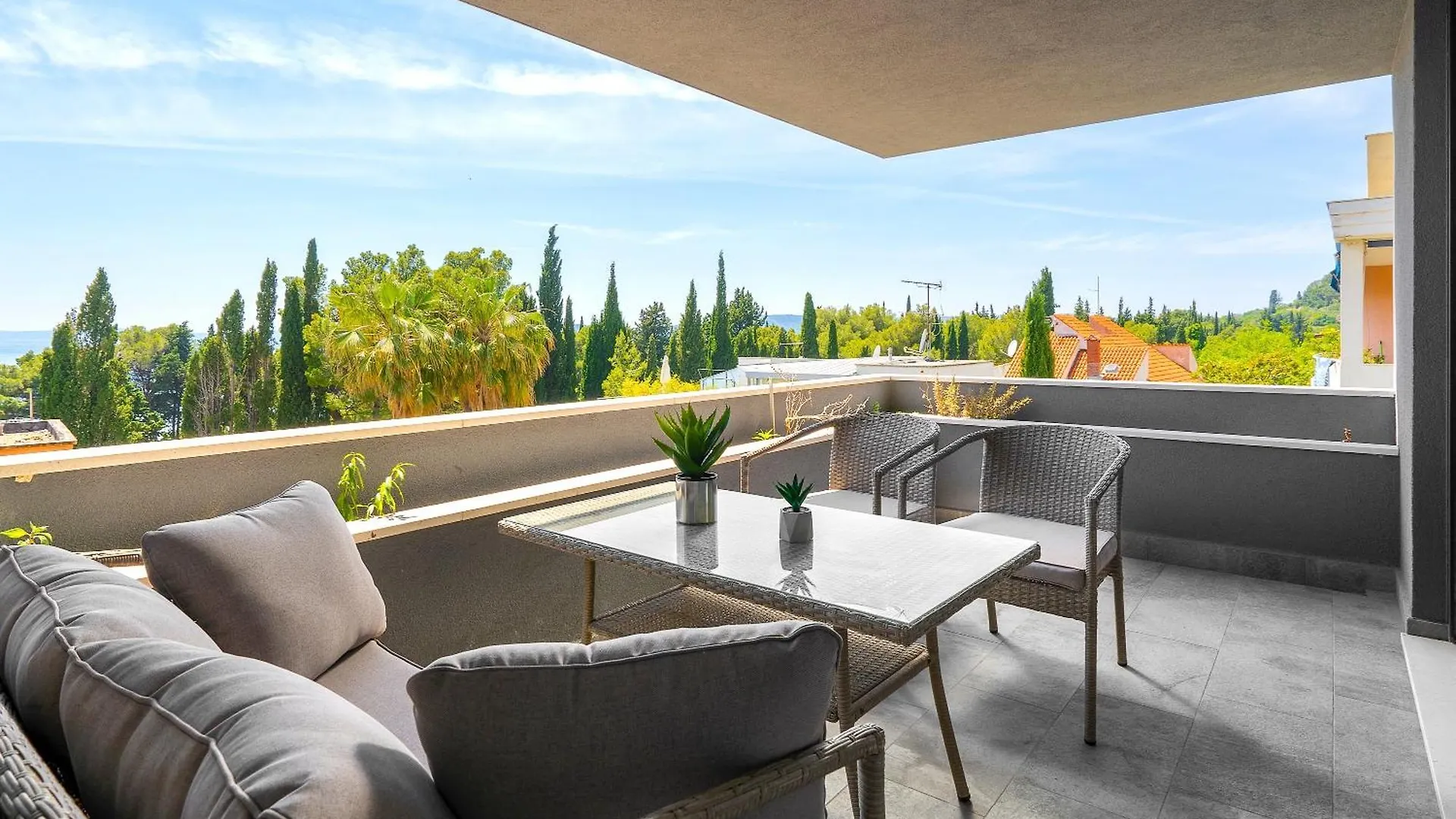 Amazing Kasjuni Beach Residence With Garrage Split