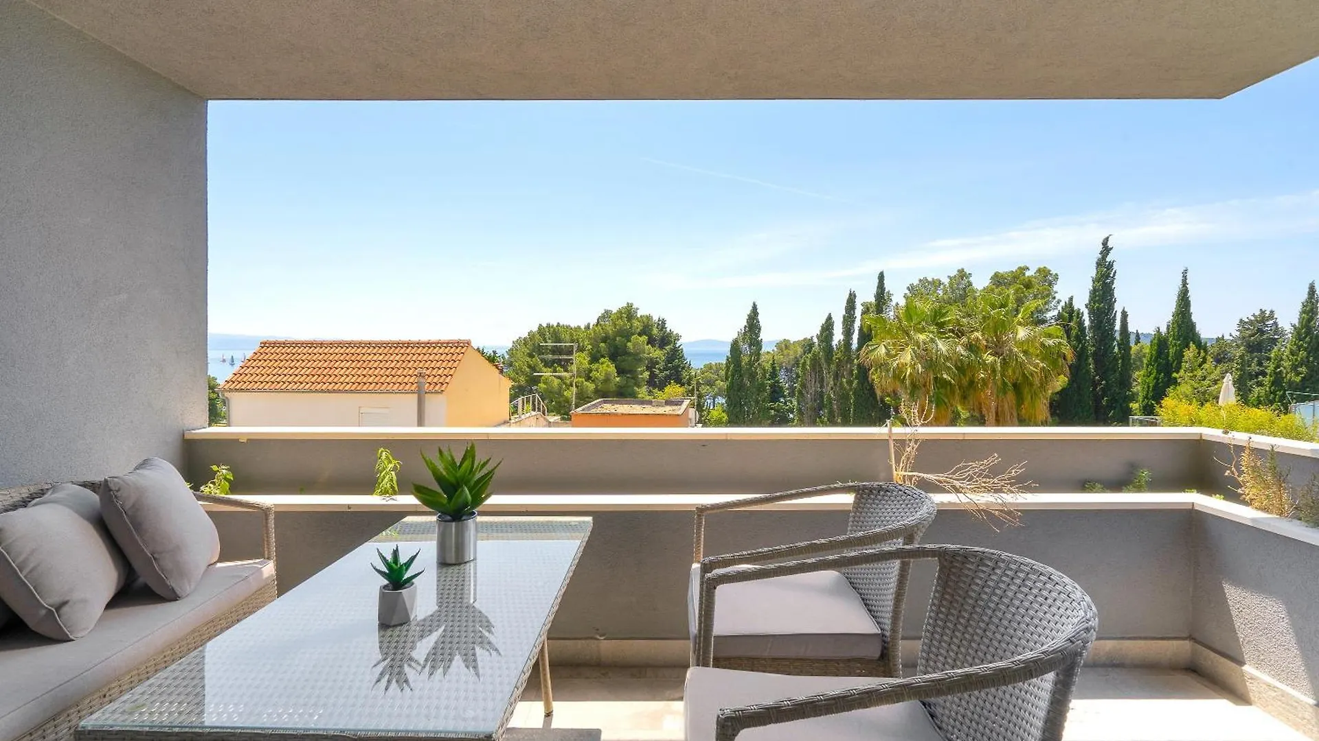 Apartment Amazing Kasjuni Beach Residence With Garrage Split