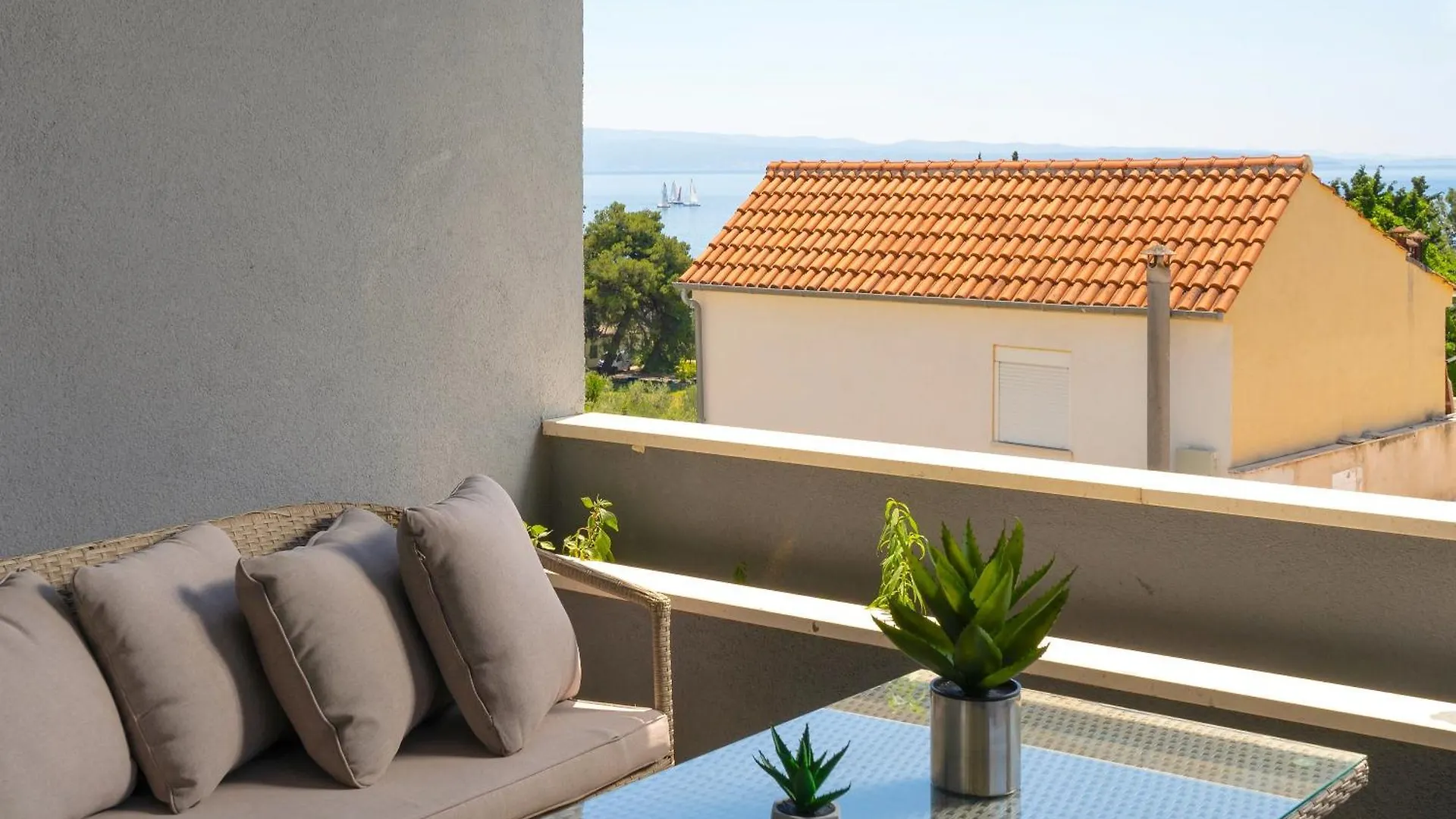 Amazing Kasjuni Beach Residence With Garrage Split Apartment